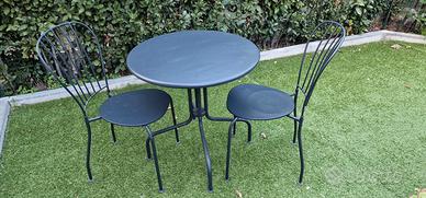 set tavolo e due sedie giardino