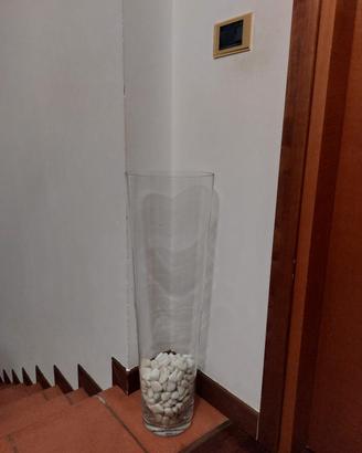 vaso in vetro da pavimento