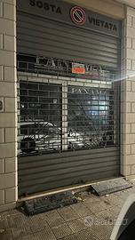 Locale commerciale con soppalco