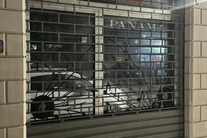 Locale commerciale con soppalco