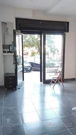 Via san donato negozio fronte strada