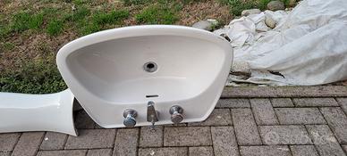 lavandino , supporto e rubinetti 