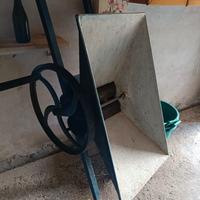 Pigiatrice a manovella