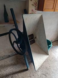 Pigiatrice a manovella