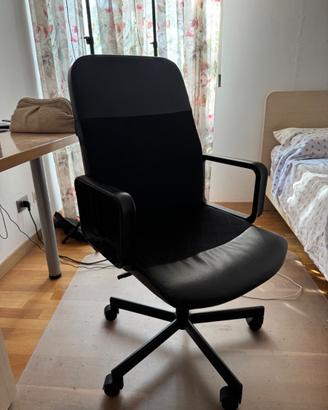 Sedia da ufficio nera ergonomica – schienale alto