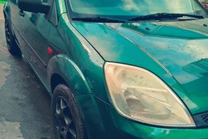 Ford fiesta euro4 benzina 5 porte full optional