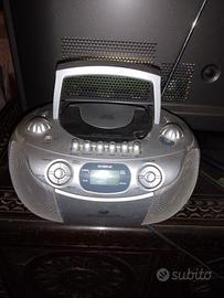 Radio con lettore CD e audiocassette 