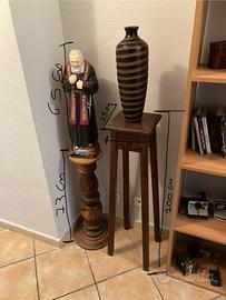 Statua di padre pio e vaso