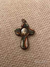 Antico pendente a croce in micro mosaico