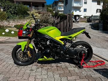 Triumph speed triple 1050 roulette green