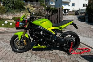 Triumph speed triple 1050 roulette green