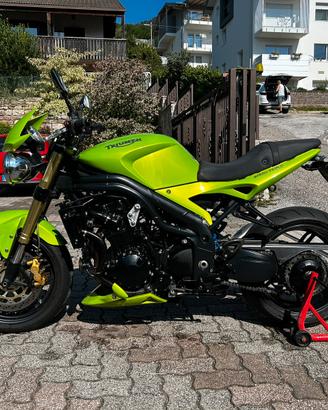 Triumph speed triple 1050 roulette green
