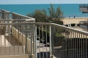 Frontemare,piscina,1 camera,lato-mare,5-6 posti