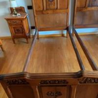 Letti antichi in legno intarsiato