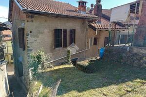 CASA SEMINDIPENDENTE A CAMANDONA