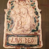 Antica placca in terracotta smaltata Madonna con B