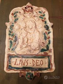 Antica placca in terracotta smaltata Madonna con B