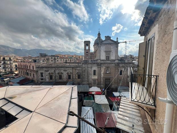 Centro storico mercato ballaro ampio 5 vani angola