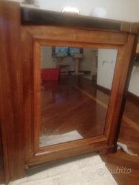 Specchio con cornice in legno