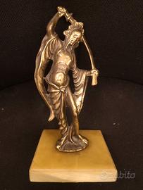 Statua guerriero in ottone con base in onice