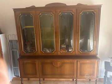 specchio e vetrina € 1500 (trattabile)