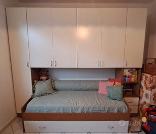 Armadio ponte con 6 ante e 2 letti singoli