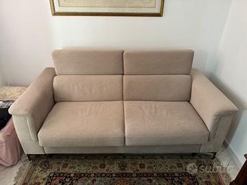 Divano letto nuovissimo in velluto beige