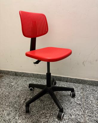 Sedia con rotelle e altezza regolabile