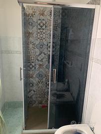 Box doccia in buone condizioni