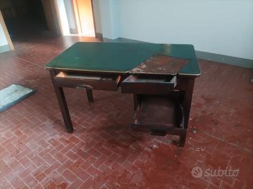 Scrivania d'epoca 