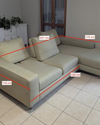 Divano con schienale mobile e chaise longue