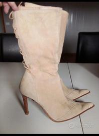 Stivali donna in camoscio beige Divine Follie 