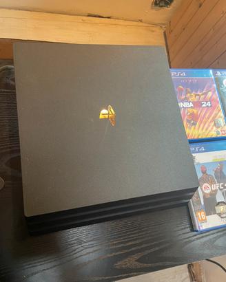 PS4 Pro 1TB + 5 Giochi