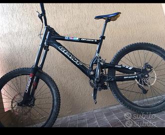 Bici Giant DH Comp