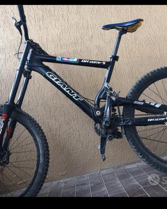 Bici Giant DH Comp