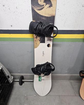 tavola snowboard e attacchi