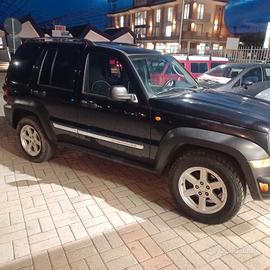 4X4 CHEROKEE 2.8 TURBINA E CATENA NUOVI