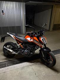 KTM Duke 125 Sett 2017 ( E4 ) -KM 33.245+accessori