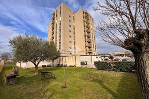 6 LOCALI A GUALDO TADINO