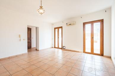 Primo piano indipendente con terrazza