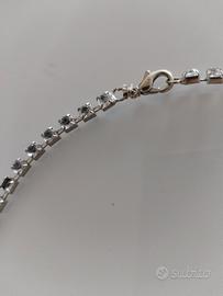 Due collane di finte pietre 