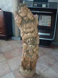Scultura decorativa in legno intagliato 