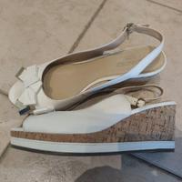 Slingback bianca con cinturino dietro la caviglia