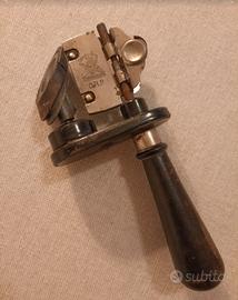 antico strumento da barba 