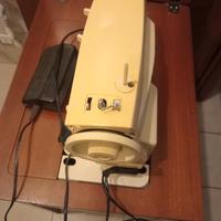 Macchina da Cucire SINGER Vintage con Mobiletto - 
