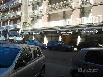 Stanza singola solo uso ufficio. Comodato