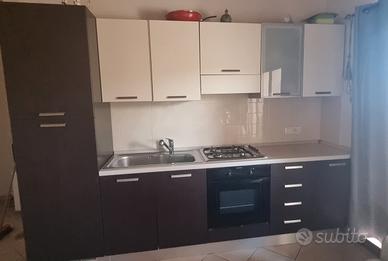 cucina completa di elettrodomestici 