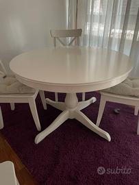 Tavolo e 4 sedie