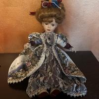 Bambola in porcellana vintage