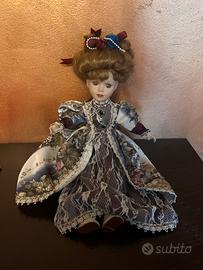 Bambola in porcellana vintage